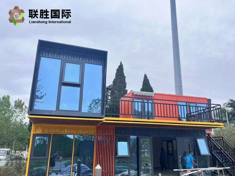 Cửa hàng container vận chuyển